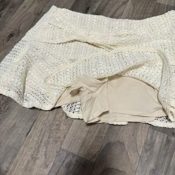 Crochet knit mini ruffled skirt with knot - Picture 5 of 5